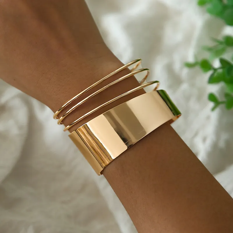 Clara | Elegant Vintage Bracelet with a Classic Style