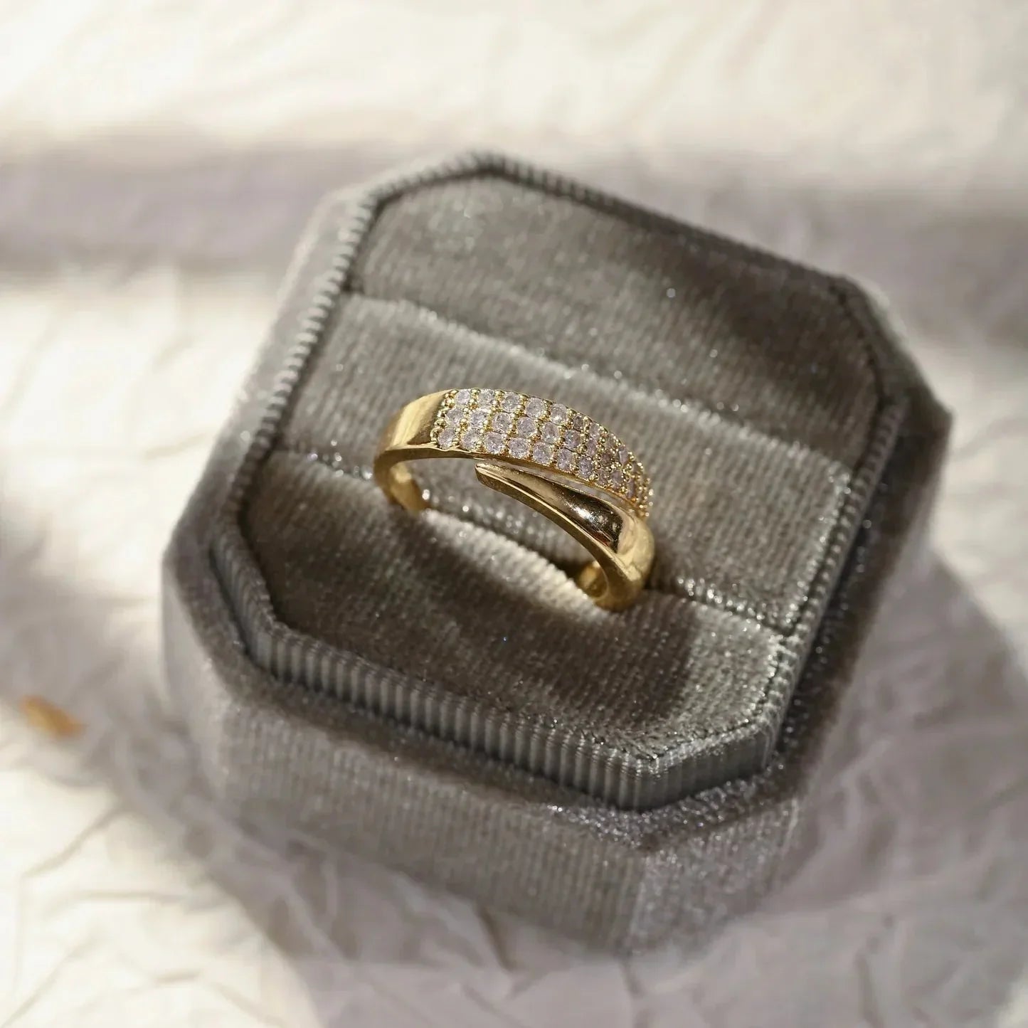 ELOÏSE | The Timeless Radiance Ring