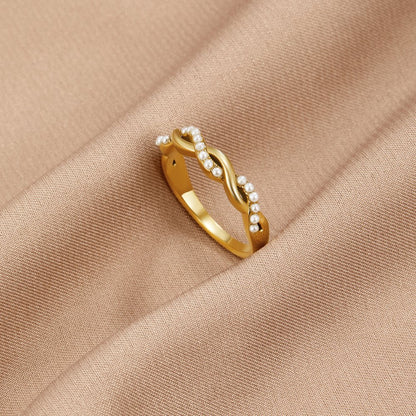 Bella Twisted Pearl Ring