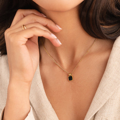 Lucia Black Pendant Necklacer