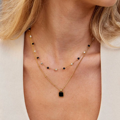 Lucia Black Pendant Necklacer