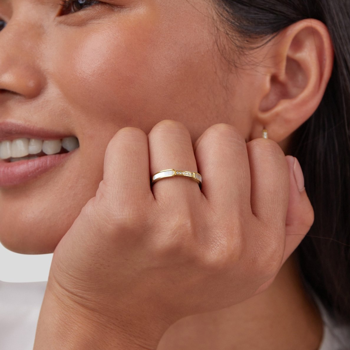 Mother-of-Pearl Crystal Ring
