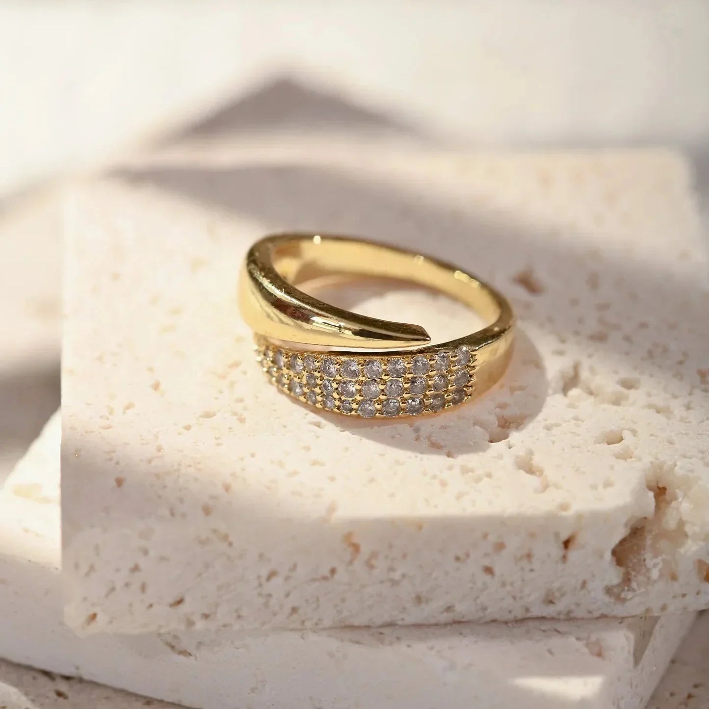 ELOÏSE | The Timeless Radiance Ring