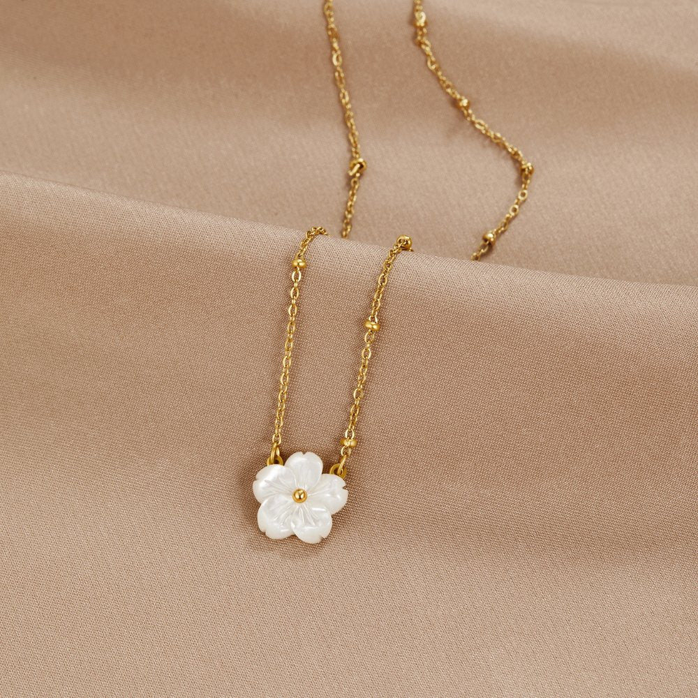 Blooming White Flower Necklace