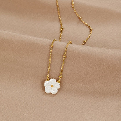 Blooming White Flower Necklace