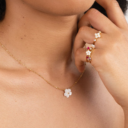 Blooming White Flower Necklace